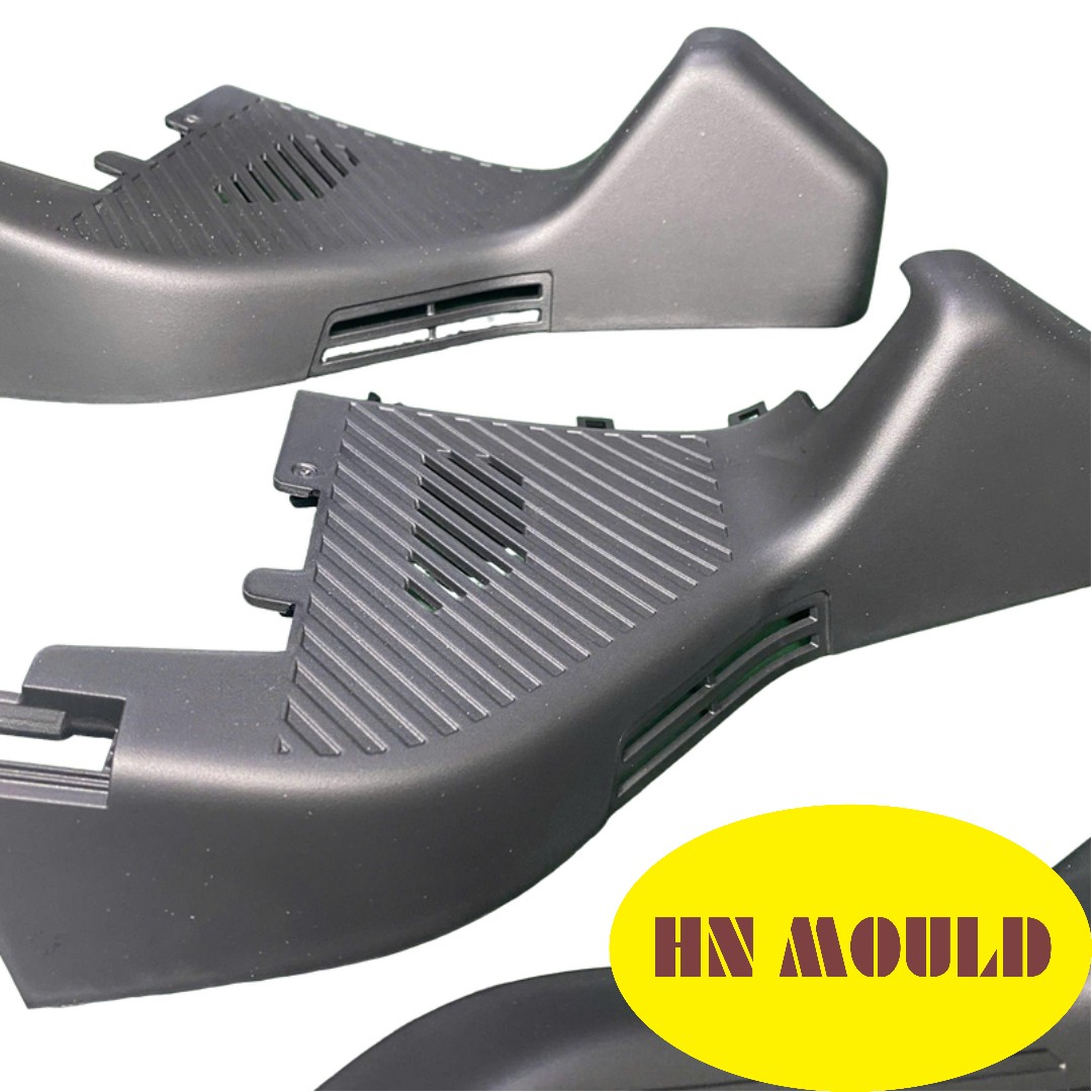 Plastic injection mould for automotive