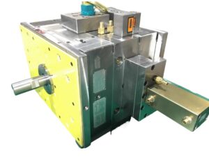 Plastic Injection Mould with Hydraulic Cylinder