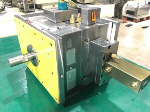 Plastic Injection mould with Merkle Hydraulic Cylinder