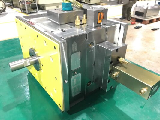 Plastic Injection mould with Merkle Hydraulic Cylinder